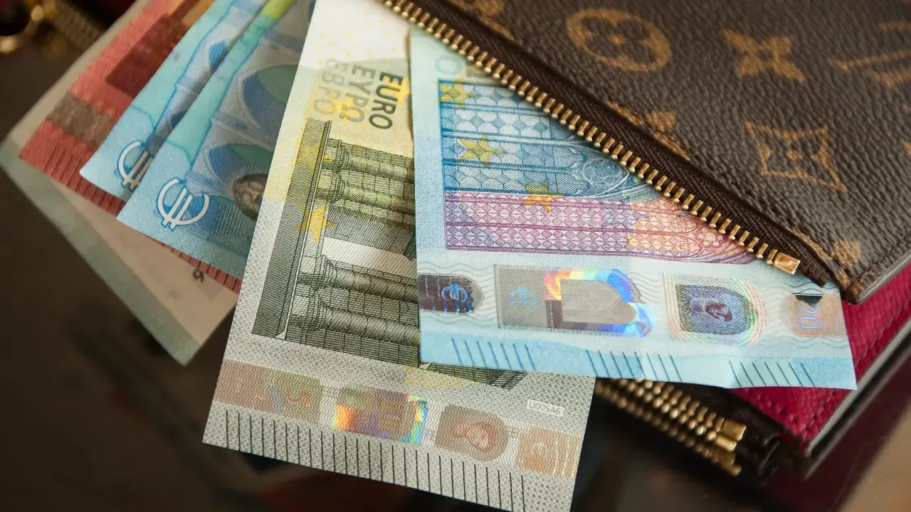 Hollanda’da açıklanan 2026 bütçesi vatandaşın cebini nasıl etkileyecek?