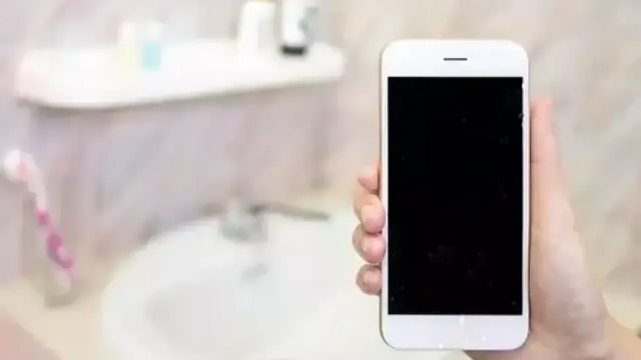 Banyoda şarja takılı iPhone’u eline alan kadın hayatını kaybetti
