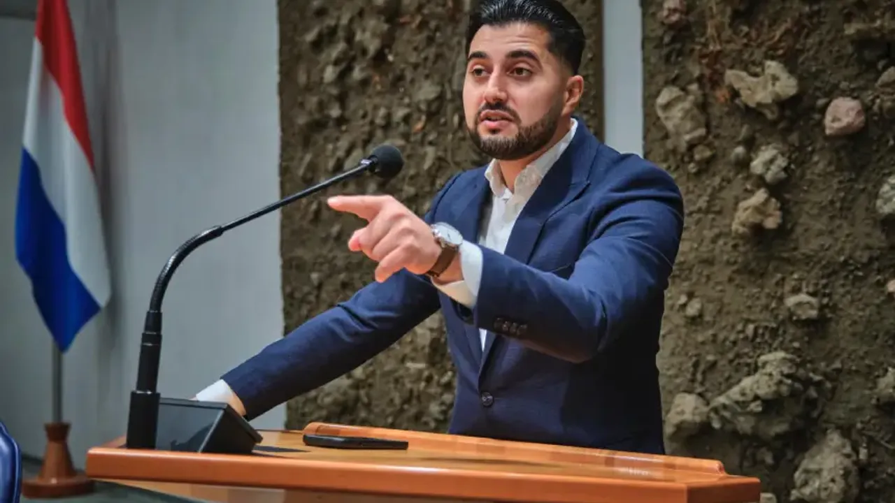 Hollanda Meclisi’nde iftar için verilen ara siyasette tartışma yarattı