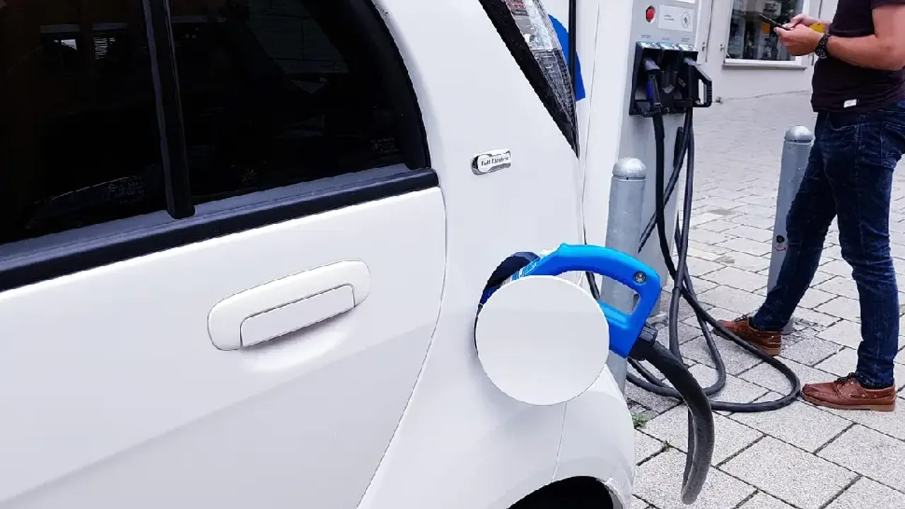 Belçika’da elektrikli araçlara 2026'dan itibaren yol vergisi geliyor