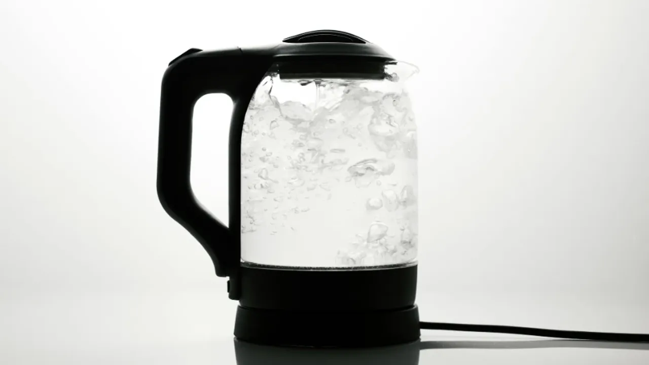 Kettle’da bekleyen suyu tekrar kaynatmak zararlı mı?
