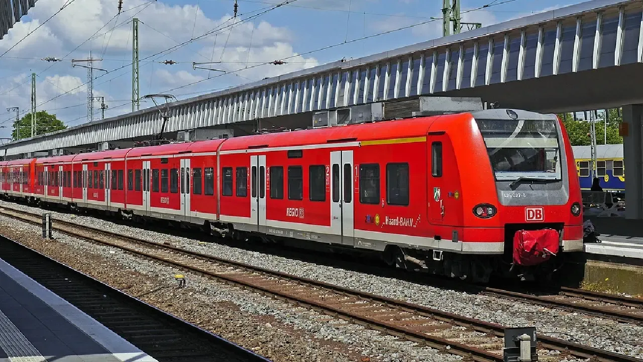 Almanya’da yolcunun saldırısına uğrayan Türk kondüktör hayatını kaybetti