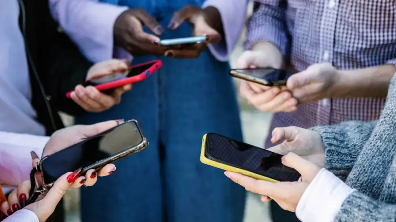 2026’nın en popüler telefonu Apple mı Samsung mu?