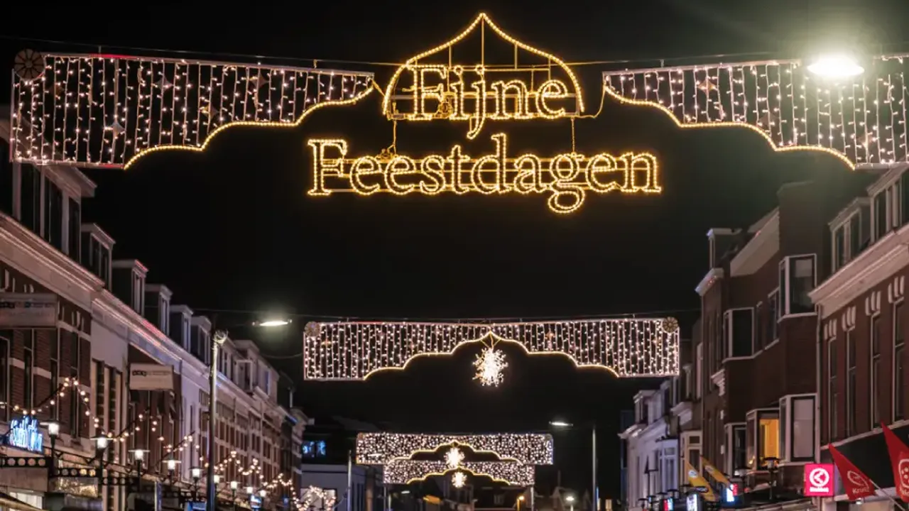 Hollanda’da Ramazan coşkusu: Utrecht’te cadde hilal ve yıldızlarla aydınlatıldı