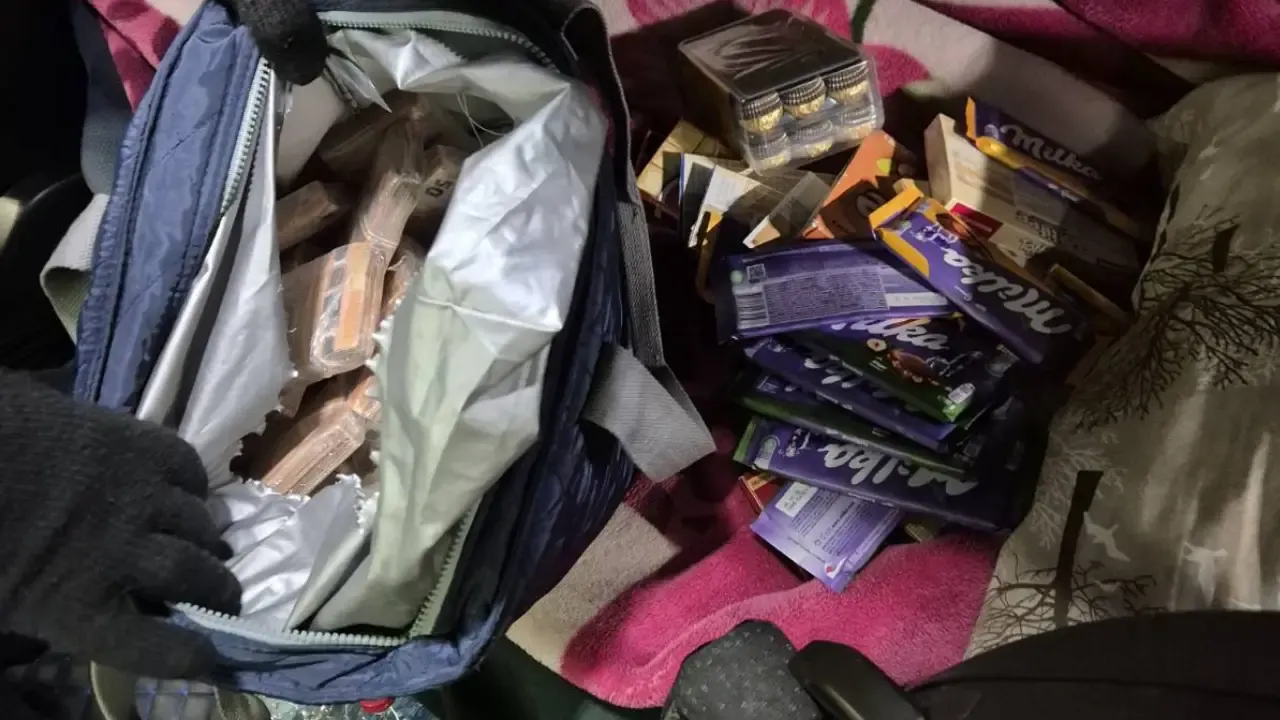 Bulgaristan sınır kapısında çikolataların altında 220 bin euro ele geçirildi