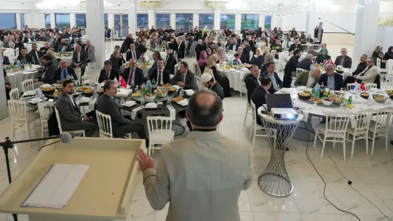 Hollanda Diyanet Vakfı’ndan Amsterdam’da geniş katılımlı iftar programı