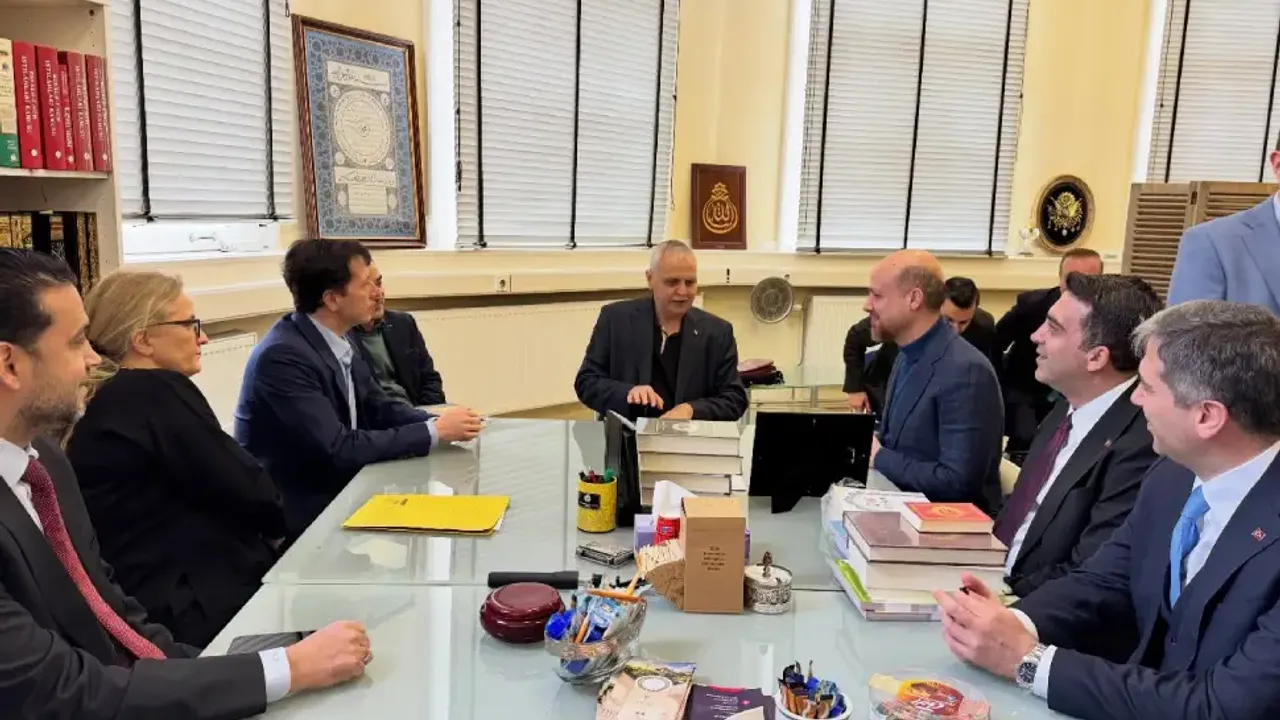 YTB Başkanı Turus Rotterdam İslam Üniversitesi’ni ziyaret etti