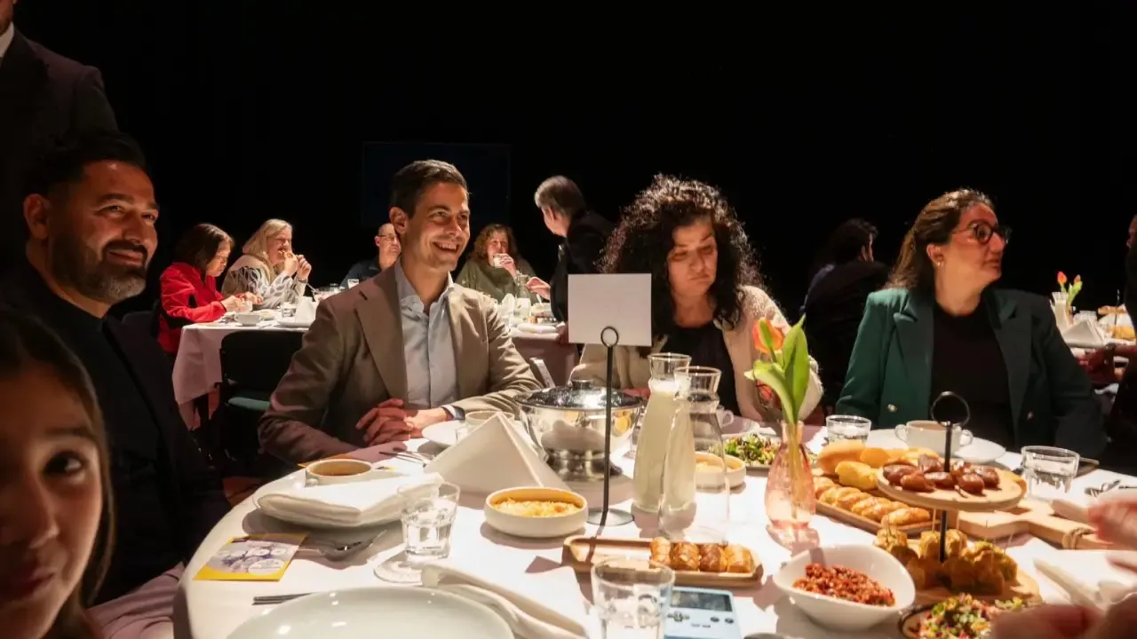 Hollanda Başbakanı Jetten Gouda’daki iftar programına katıldı