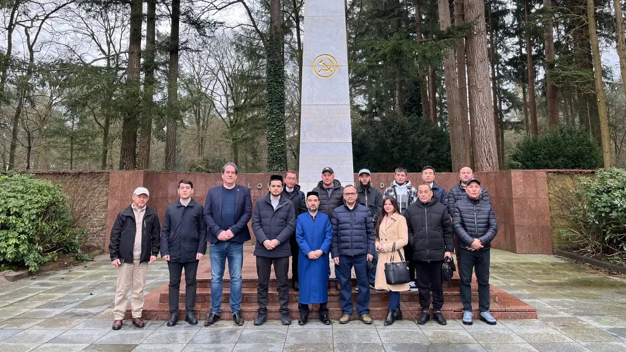 Özbekistan Dışişleri heyeti Hollanda’daki Özbeklerle bir araya geldi