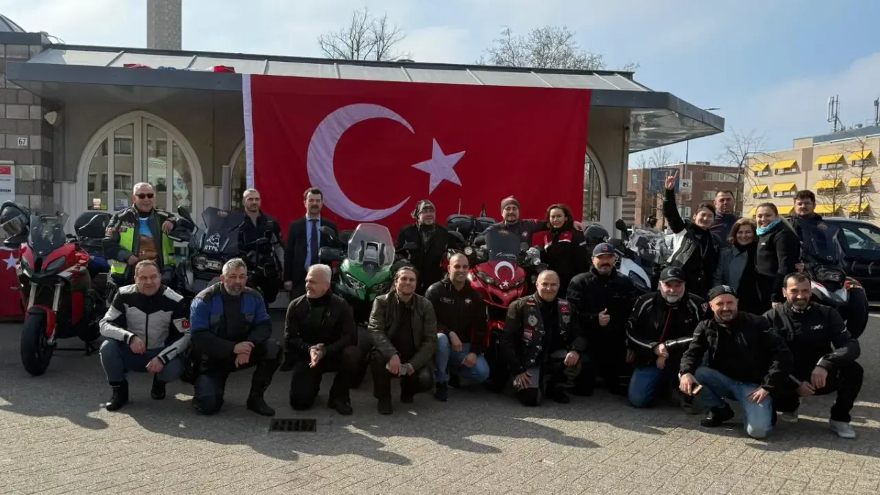 Hollanda’da T-BIKERS kulübü üyeleri motorla Umre yolculuğuna çıktı