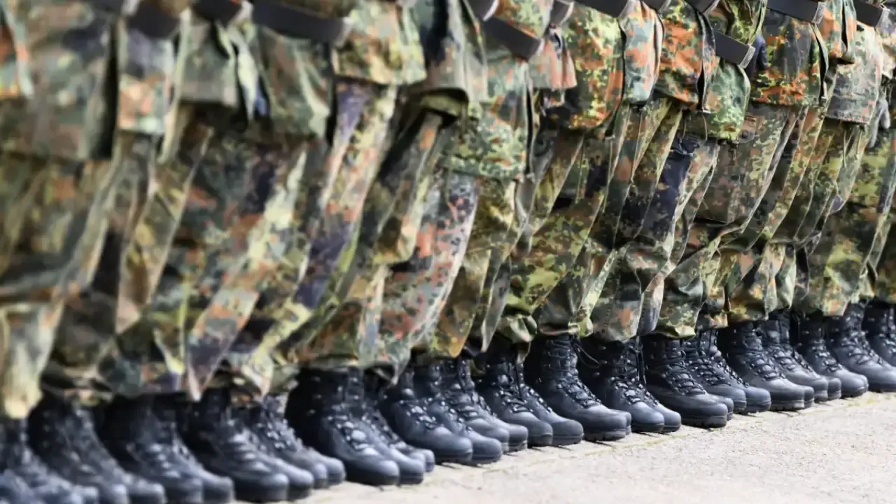 Almanya’da yedek askerlere zorunlu tatbikat gündemde