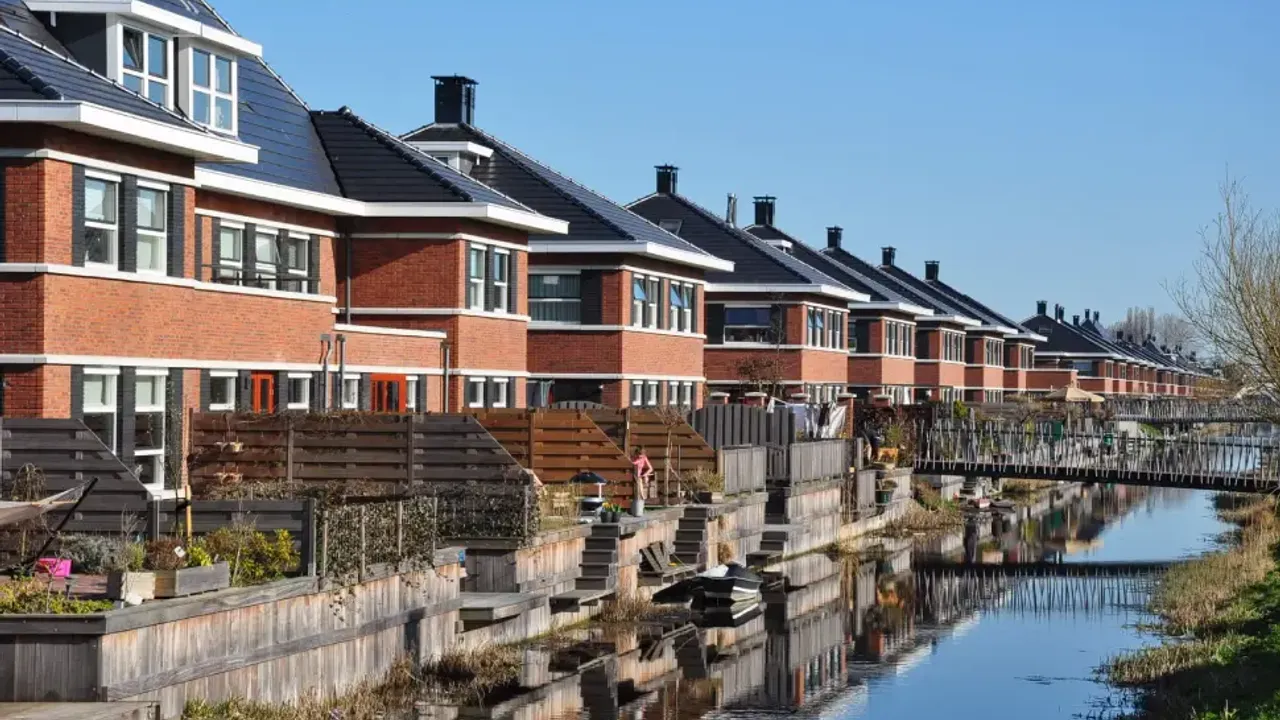 Hollanda’da düşük gelirli aileler için ev almak imkansız hale geldi