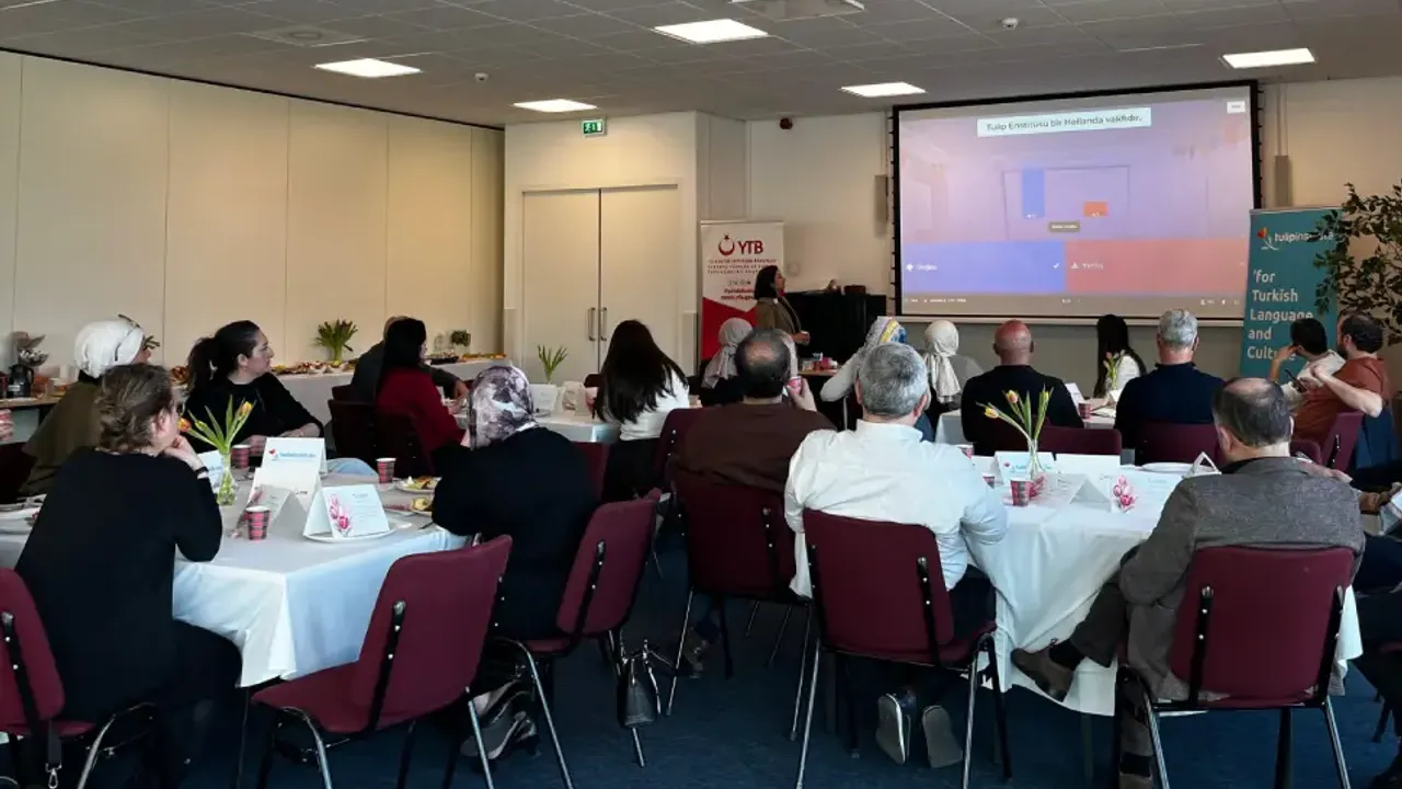 Hollanda’da Türkçe eğitimine destek veren kurumlar bir araya geldi