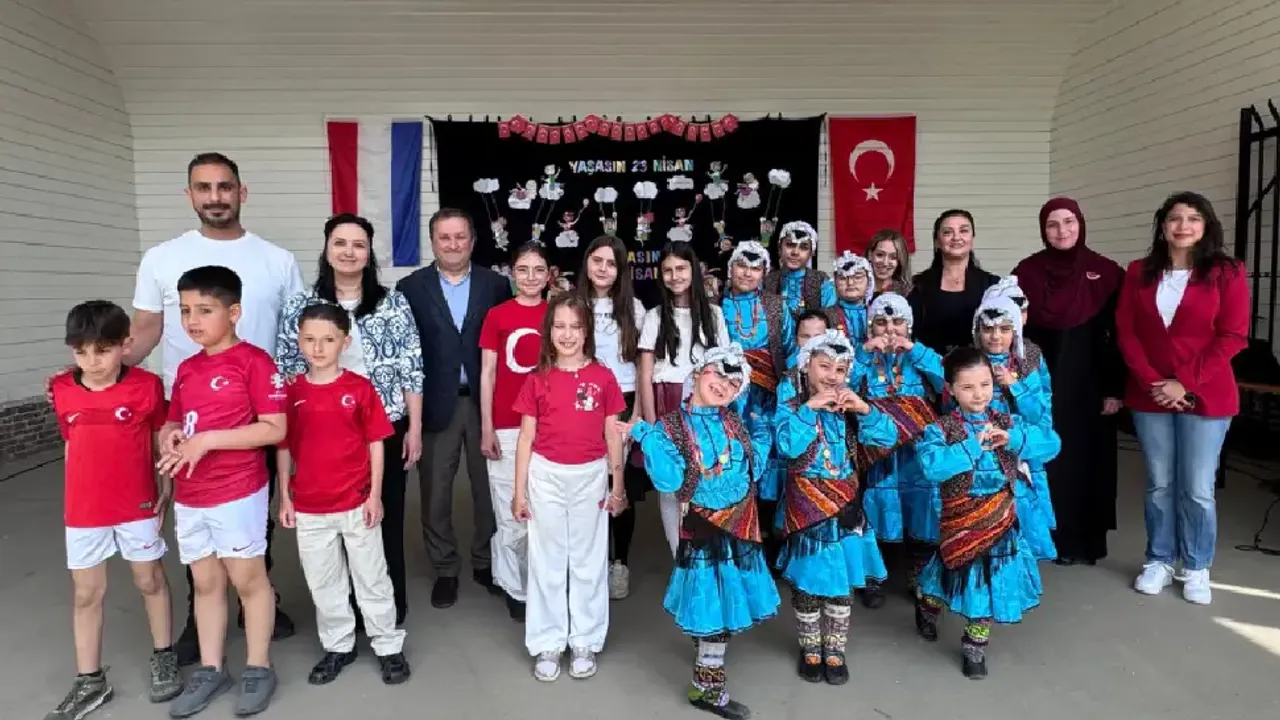 Tulip Enstitüsü’nden Hollanda’da iki şehirde 23 Nisan kutlaması