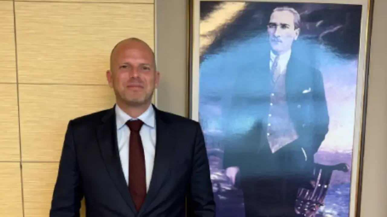 Belçika Savunma Bakanı Francken’den Atatürk’e övgü