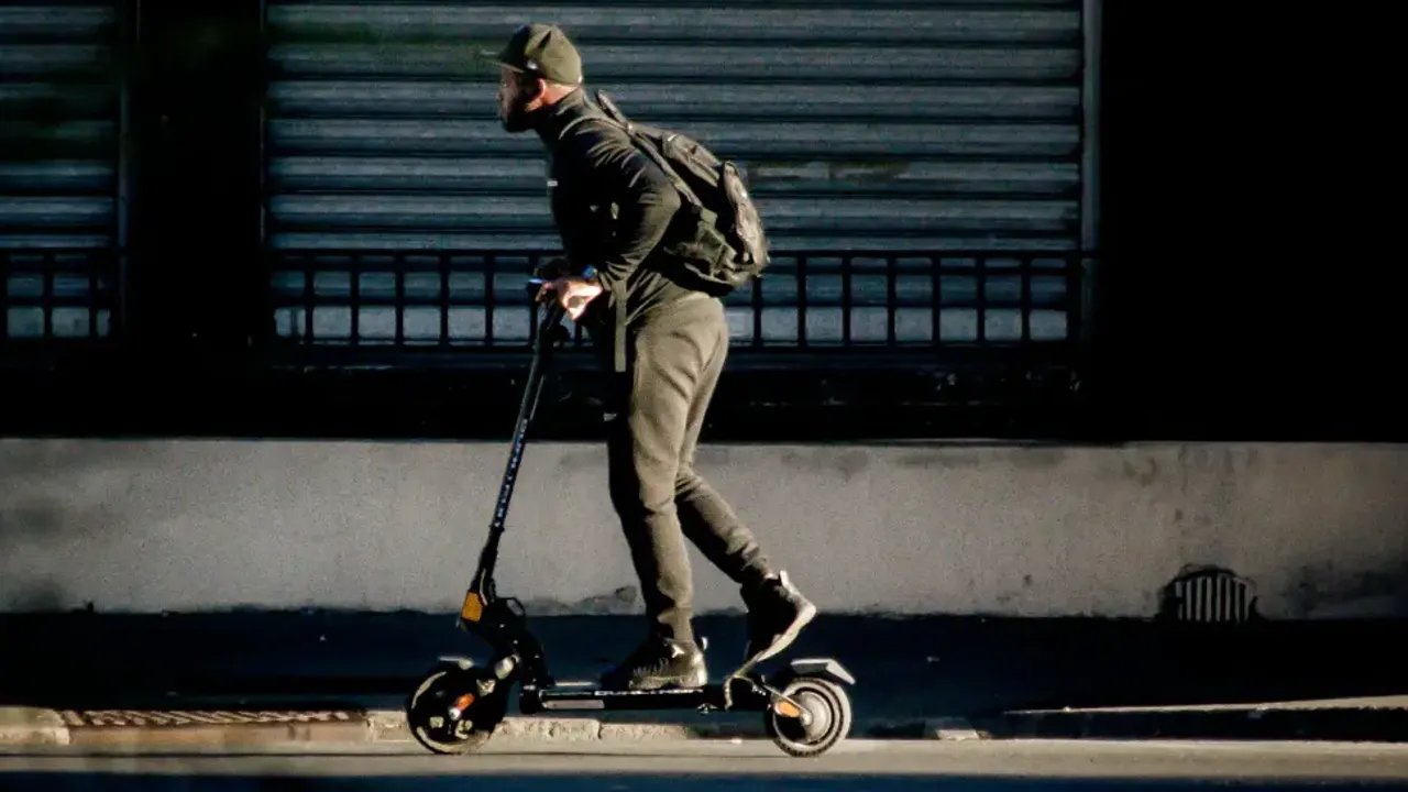 Belçika'da elektrikli scooterlar için kask zorunluluğu geliyor