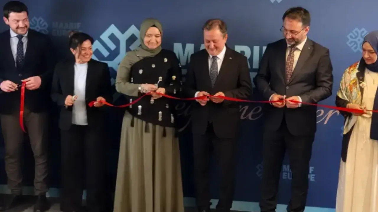 Amsterdam’da “Bağ Kurmak” Filografi Sergisi açıldı