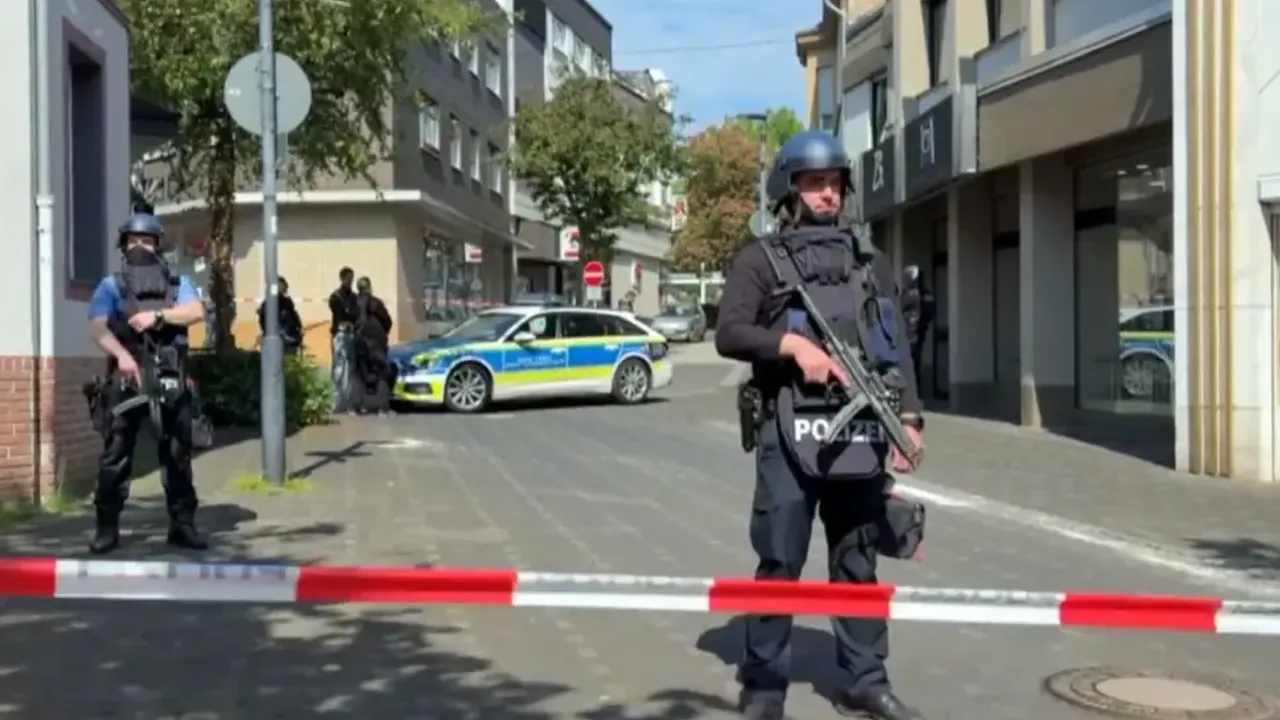 Almanya’da bankada rehine krizi: Birden fazla kişi rehin tutuluyor