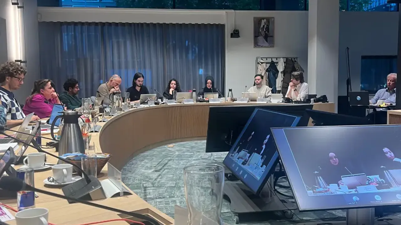 Amsterdam Nieuw-West'te koalisyon adayları güvenoyu alamadı