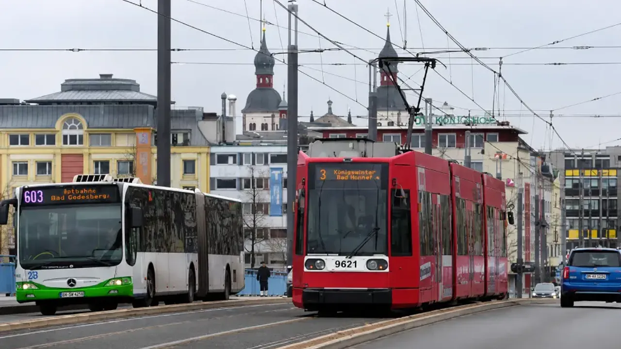 Almanya'nın Bonn kentinde toplu taşıma iki hafta ücretsiz olacak
