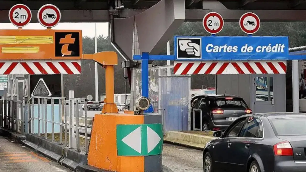 Fransa'da otoyol gişelerinden aylarca kaçak geçen sürücüye 9 bin euro ceza