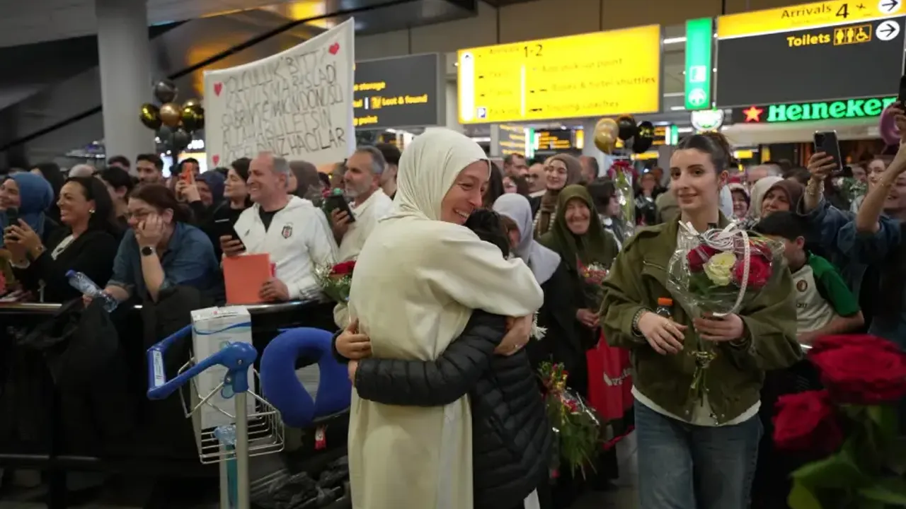 Hollanda’daki hacılar kutsal topraklardan dönmeye başladı
