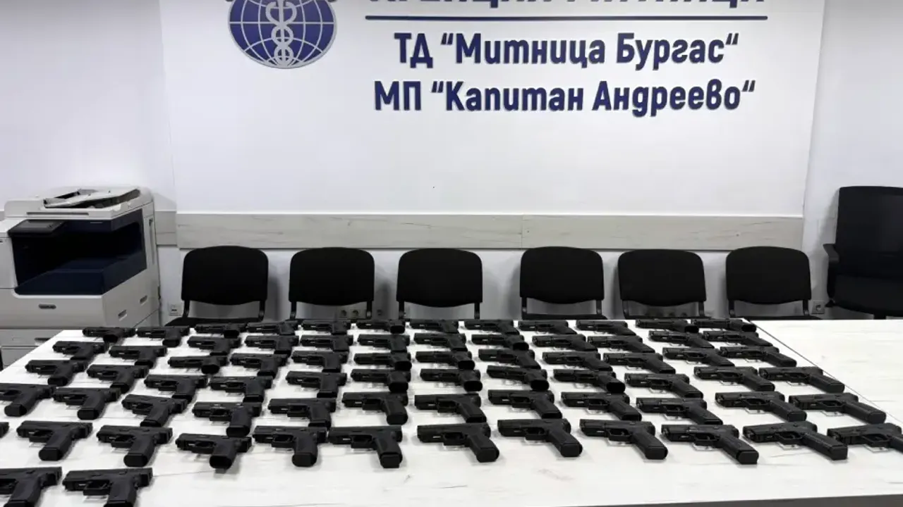 Türkiye’den Hollanda’ya yük taşıyan tırda 73 tabanca ele geçirildi