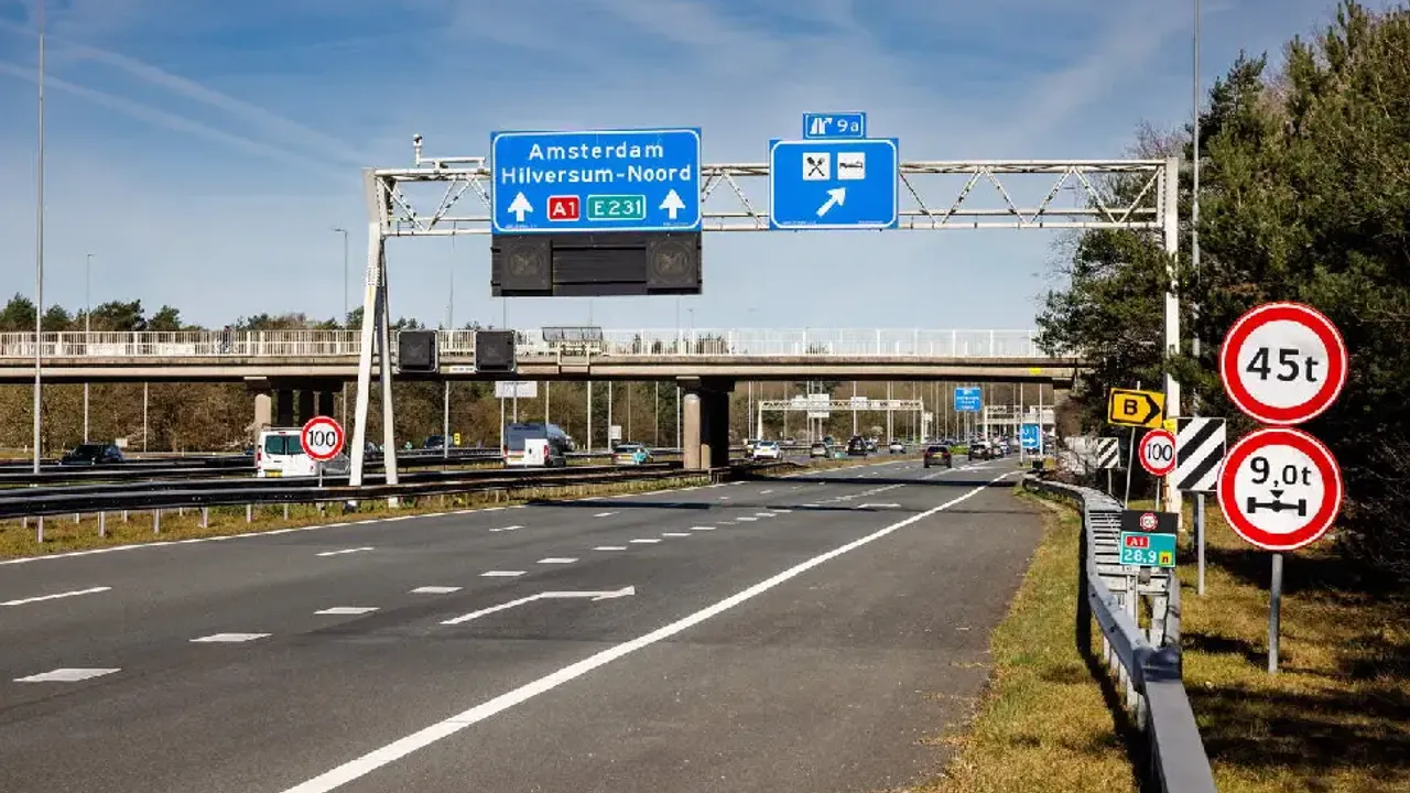 Hollanda'da A1 otoyolunun Amsterdam yönü 6 hafta trafiğe kapatılıyor