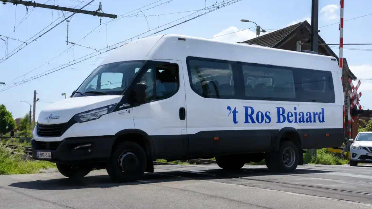 Belçika'da okul servisinde unutulan 12 yaşındaki çocuk 5 saat mahsur kaldı
