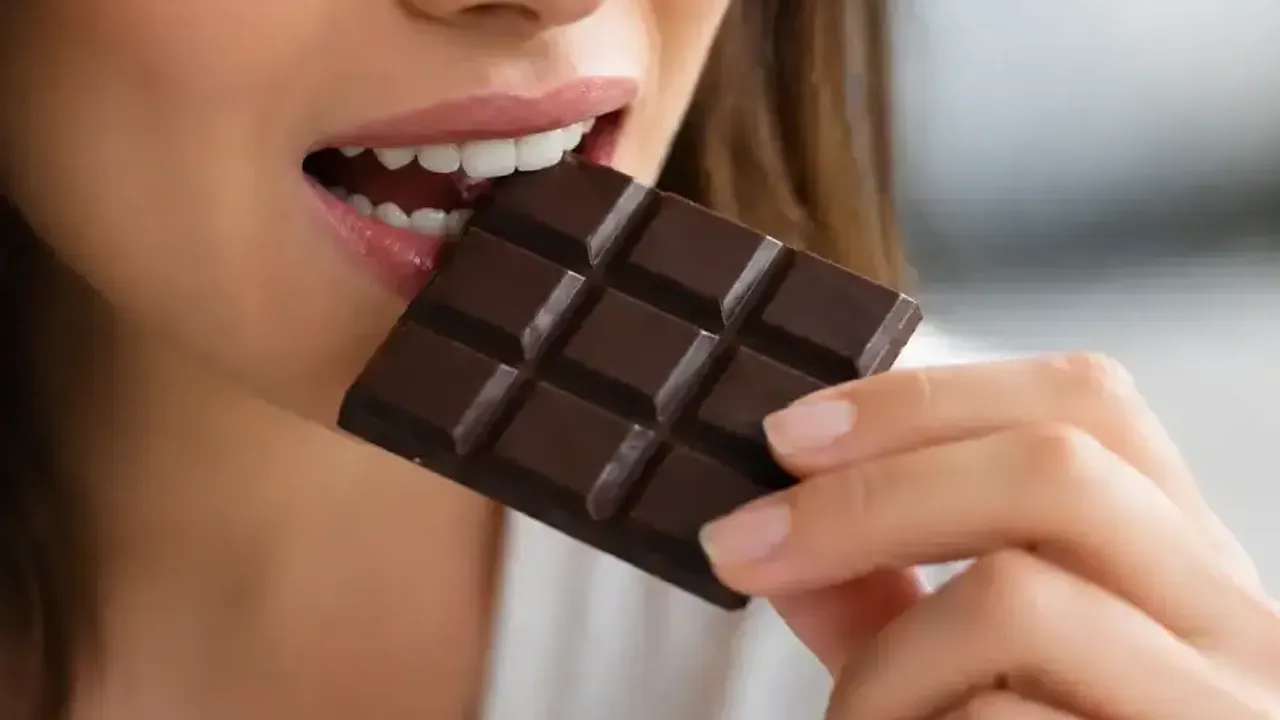 Hollanda'da içinde kauçuk çıkan Milka çikolatası geri çağrıldı