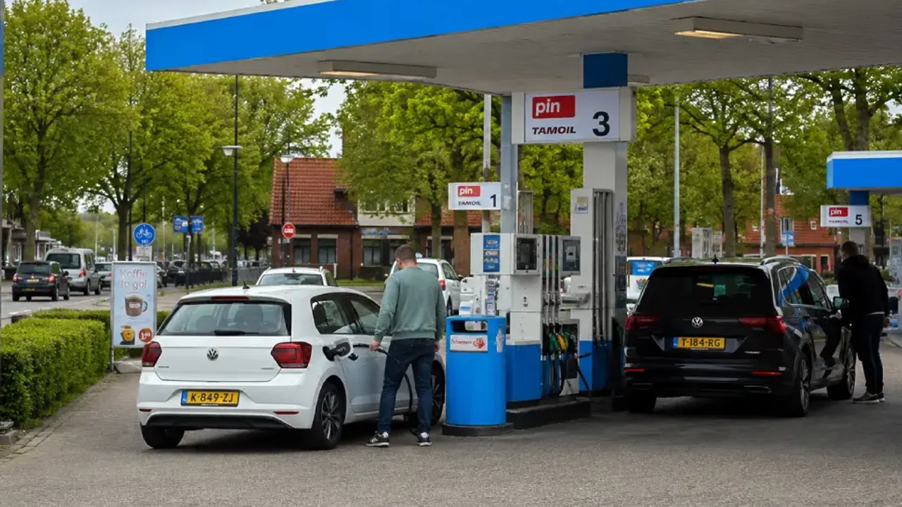 Hollanda’da benzinin litre fiyatı yeniden 2,55 euroya çıktı
