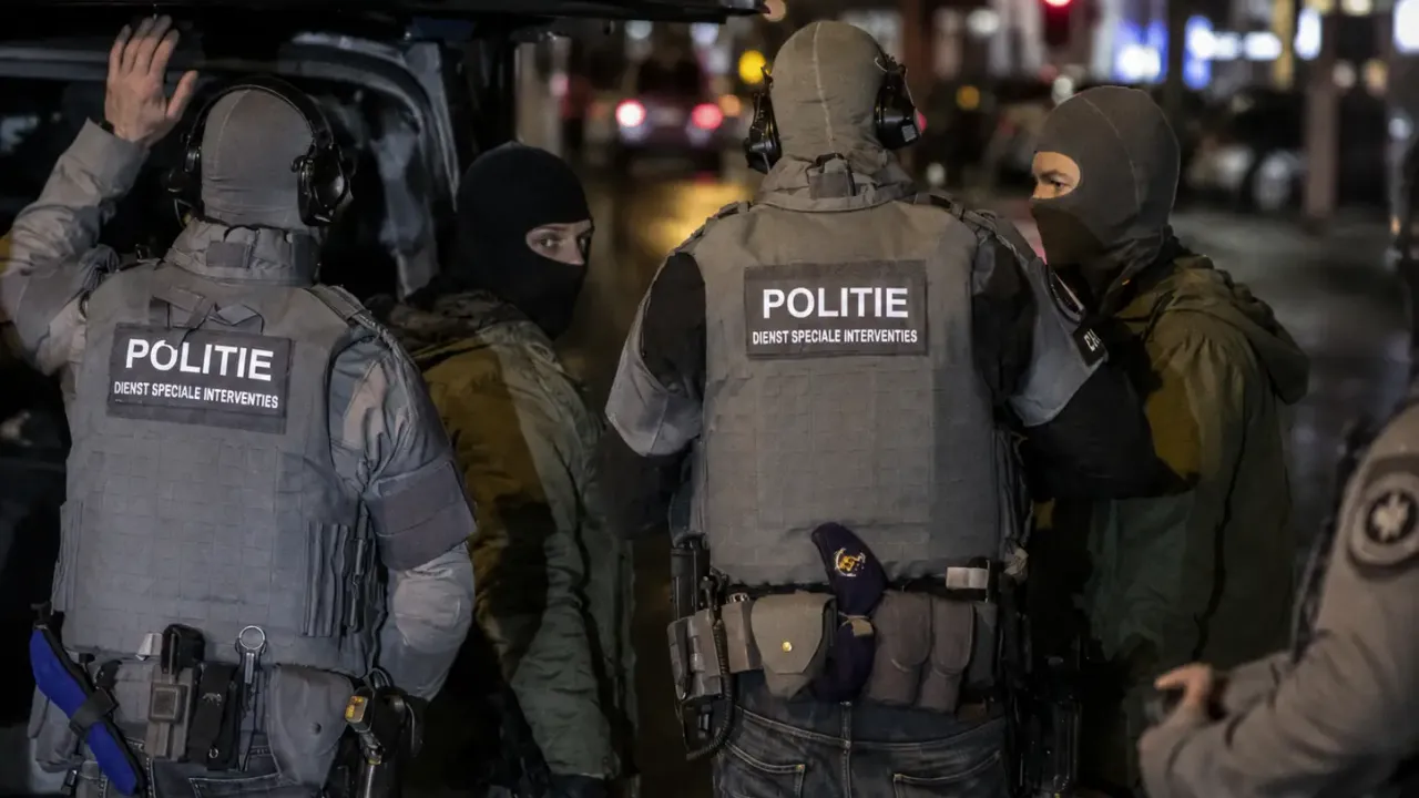 Hollanda'da sahte ihbarlarla özel harekât timleri evlere baskın düzenliyor