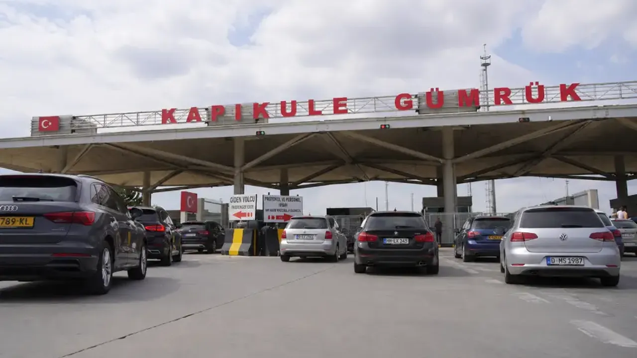 Gurbetçi sezonunda Trakya'daki sınır kapılarından 3,7 milyon yolcu giriş çıkış yaptı