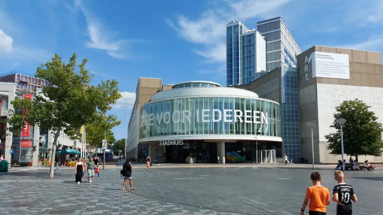 Hollanda'da yeni bir vergi daha: Evini boş tutan yılda 2 bin euro vergi ödeyecek