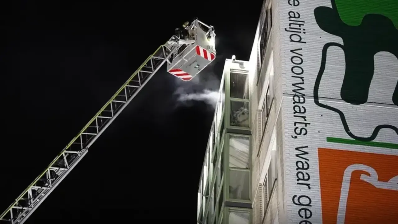 Rotterdam'da yaşlıların yaşadığı apartmanda çıkan yangında bir kişi öldü