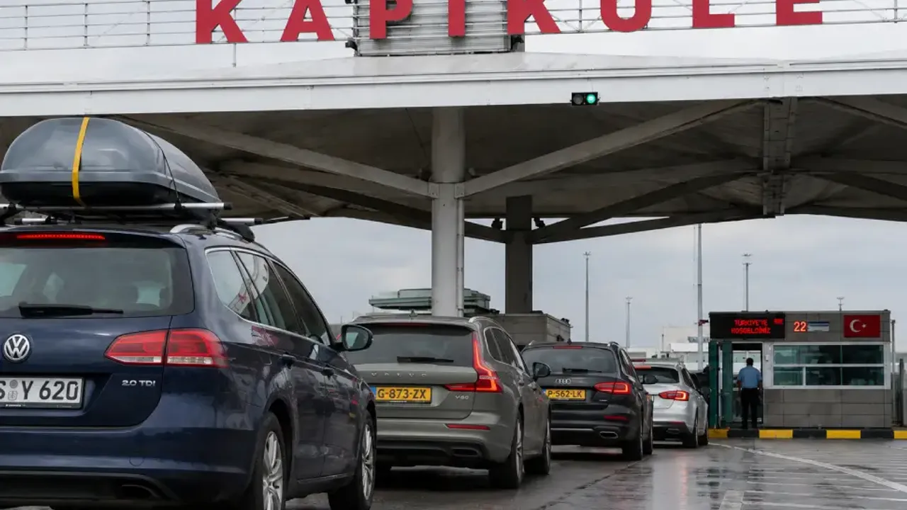 Gurbetçiler dikkat: Türkiye'de aracınızı bırakacaksanız önce bunu yapın