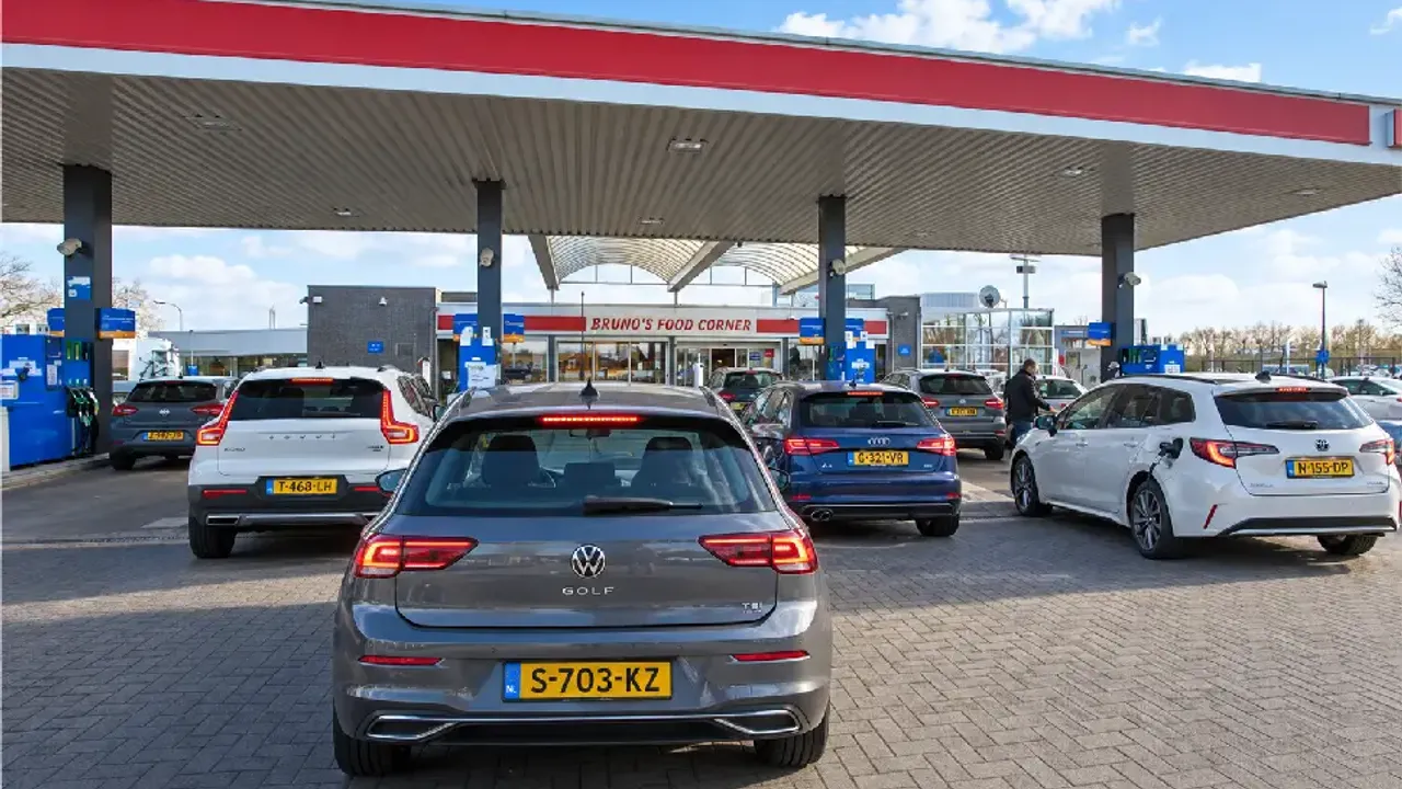 Hollandalıların komşu ülkelerde yaptığı akaryakıt harcaması 1,5 milyar euroyu geçti