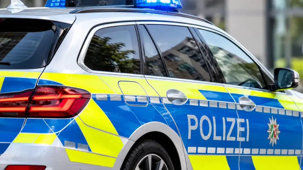 Almanya'da sahte dil sertifikası şebekesine operasyon: 7 kişi yakalandı