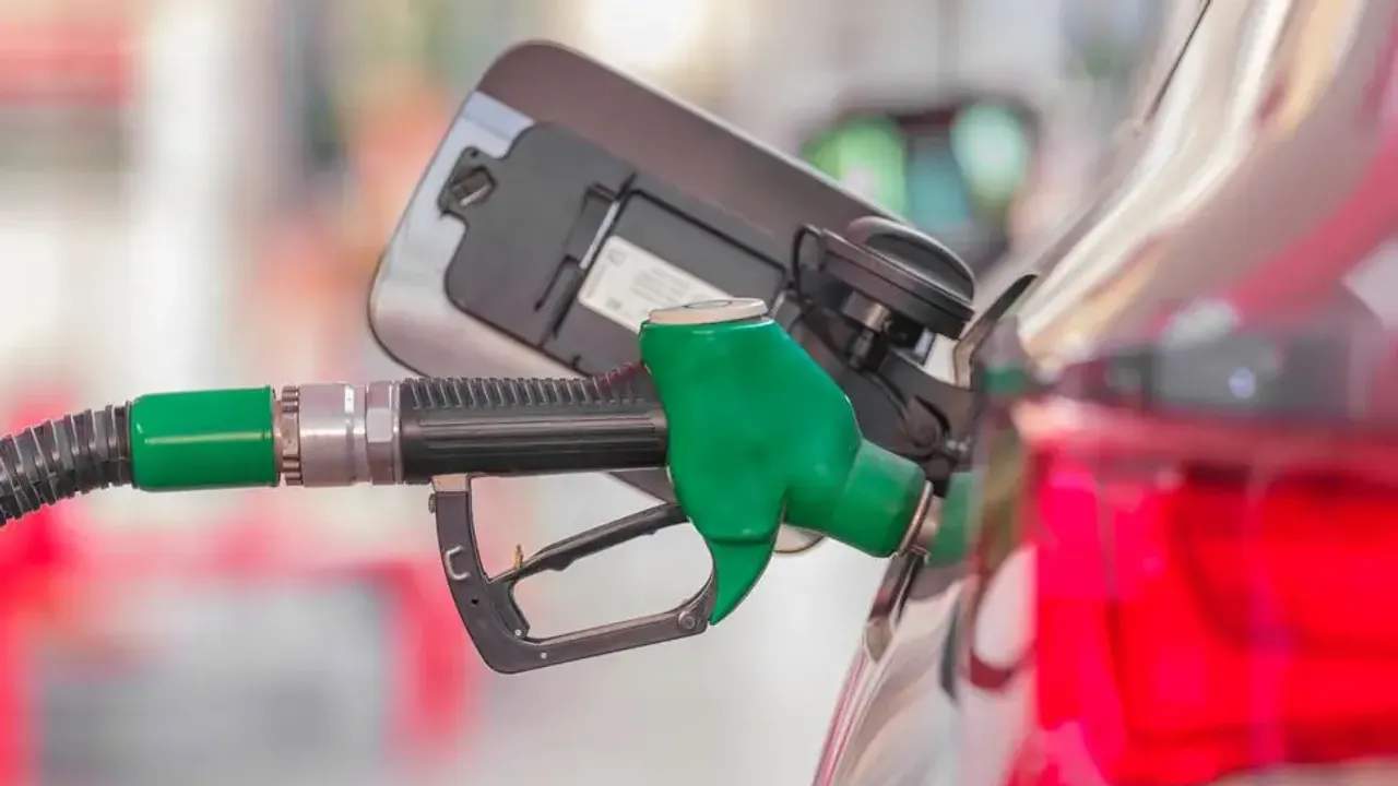Fransa'da 100 euro yakıt desteği için başvurular başladı