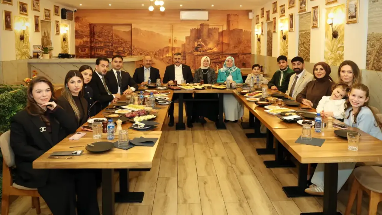 İçişleri Bakanı Mustafa Çiftçi Rotterdam'da Gür ailesinin konuğu oldu