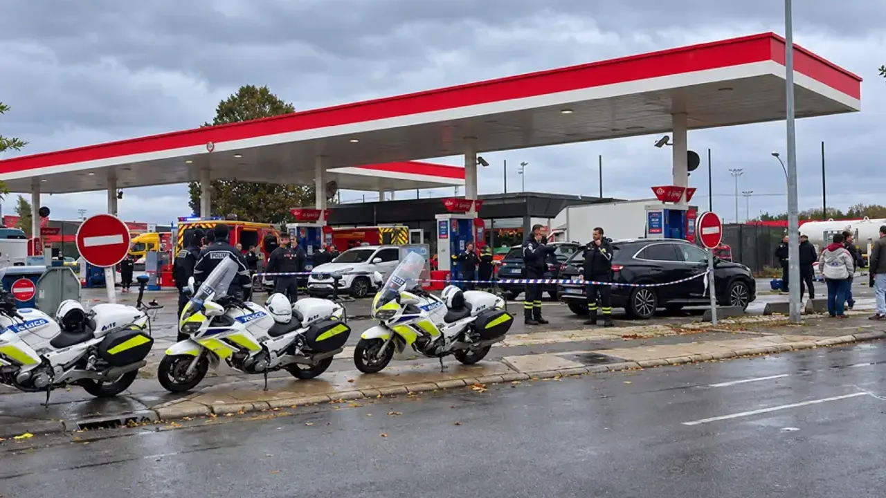 Paris yakınlarında silahlı saldırı: 1 ölü, 4 yaralı