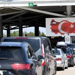 Mavi Kart sahibi gurbetçi emekliler yabancı plakalı aracını Türkiye'de 4 yıl bırakabilir mi?