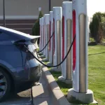 Fransa'da düşük gelirli hanelere 9 bin 500 euroya kadar elektrikli otomobil desteği
