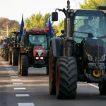 Hollanda’da yüzlerce çiftçiden eyalet yönetiminin ruhsat kararına protesto