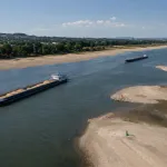 Ren Nehri'nde su seviyesinde tarihi düşüş yaşandı
