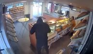 Hollanda’da Türk kadın fırıncı dükkana giren hırsızı temizlik bezi ile kovaladı