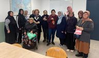 Hollanda’da Türk kadınları Türkiye’deki çocukları ısıtmak için örüyor