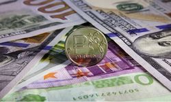 Rus rublesi dolar karşısında yüzde 20’nin üzerinde değer kaybetti