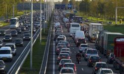 ANWB’den bu hafta sonu Hollanda’da kutlanacak Paskalya için trafik yoğunluğu uyarısı!