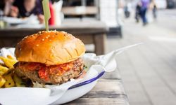 CDA: Hollanda'da fast food restoranlarına yaş sınırlaması getirilmeli!